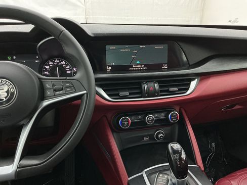 Used 2018 Alfa Romeo Stelvio AWD image 36