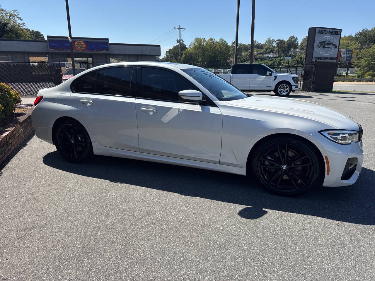 Used 2020 BMW 330i Sedan w/ M Sport Package RWD image 9
