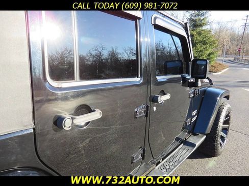 Used 2014 Jeep Wrangler Unlimited Sahara image 21