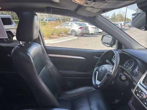 Used 2017 Toyota Highlander XLE image 39