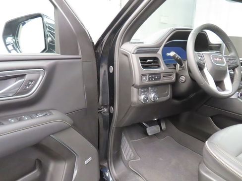 Used 2024 GMC Yukon SLT w/ SLT Luxury Package AWD/4WD image 58