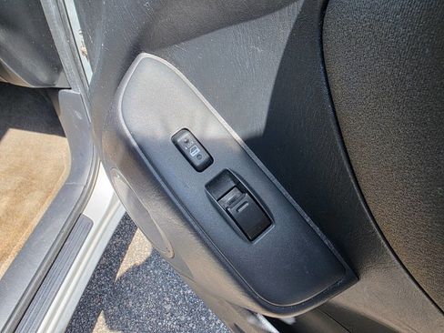 Used 2005 Toyota RAV4 4WD image 25