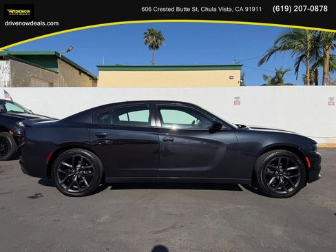 Used 2019 Dodge Charger SXT w/ Plus Group RWD image 4