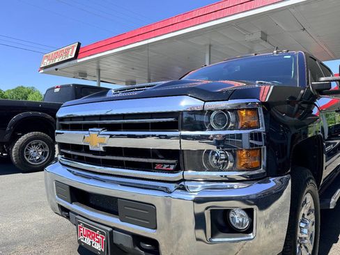 Used 2019 Chevrolet Silverado 2500 LT w/ LT Convenience Package image 15