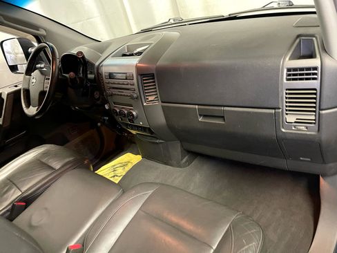 Used 2006 Nissan Titan LE w/ (R02) LE Off-Road Pkg image 12