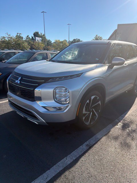 Used 2024 Mitsubishi Outlander SE FWD image 2