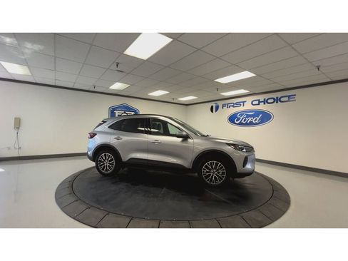 Used 2024 Ford Escape SE w/ PHEV Premium Package FWD image 3