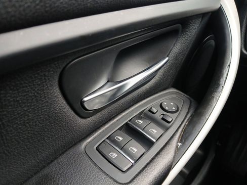 Used 2018 BMW 320i Sedan image 19