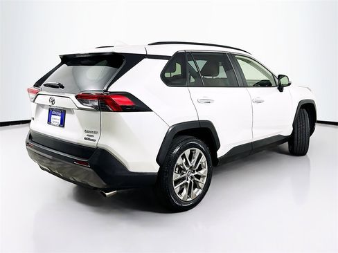 Used 2021 Toyota RAV4 Limited image 7