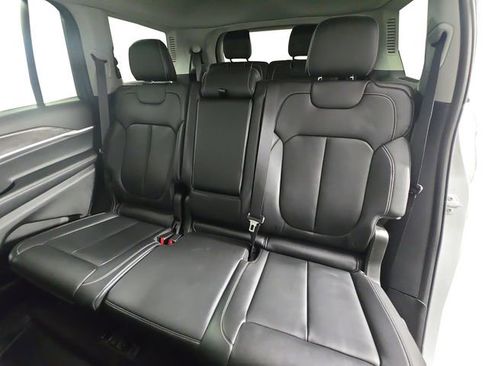Used 2022 Jeep Grand Cherokee L Limited AWD/4WD image 13