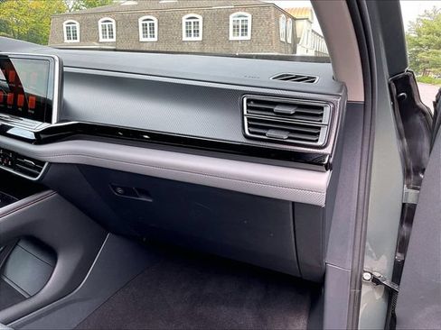 Used 2024 Volkswagen Atlas Peak Edition SE AWD/4WD image 23