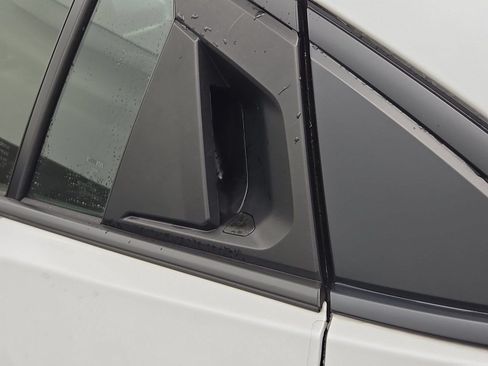 Certified 2025 Toyota Prius LE FWD image 34