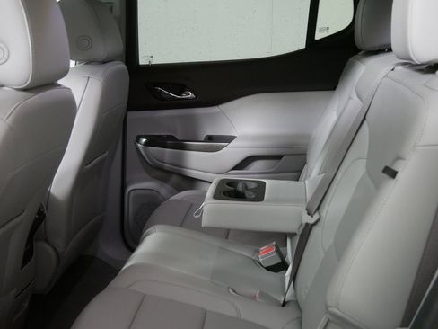 Used 2023 GMC Acadia SLT w/ Technology Package AWD/4WD image 22