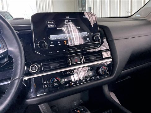 Used 2022 Nissan Pathfinder Platinum AWD/4WD image 10