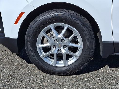 Used 2023 Chevrolet Equinox LS AWD/4WD image 8