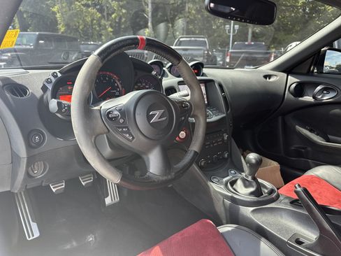 Used 2020 Nissan 370Z NISMO RWD image 17