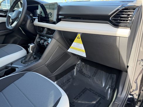 New 2026 Volkswagen Taos S image 10