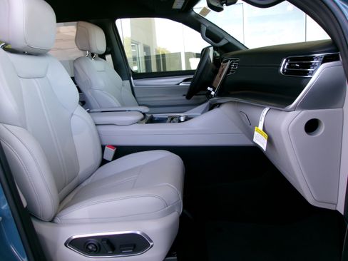 New 2026 Jeep Grand Wagoneer 4WD image 20