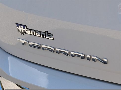 Used 2024 GMC Terrain SLT image 12