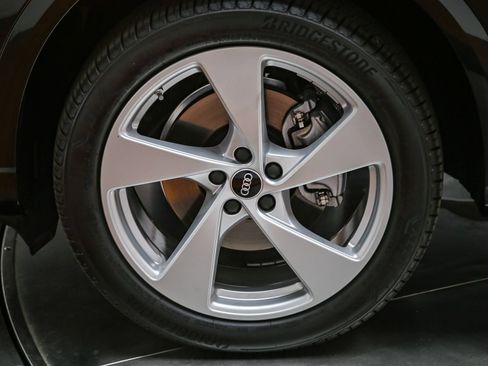Certified 2025 Audi Q5 Premium w/ Premium Plus AWD/4WD image 10