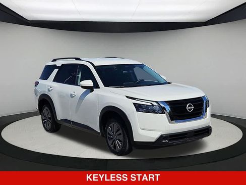 Used 2024 Nissan Pathfinder SV FWD image 8