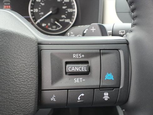 Certified 2025 Nissan Rogue SV image 25