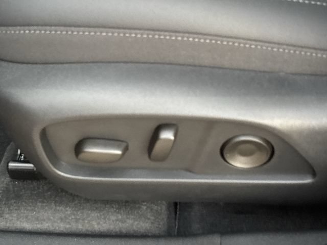 Used 2027 Chevrolet Equinox LT w/ Convenience Package II FWD image 23