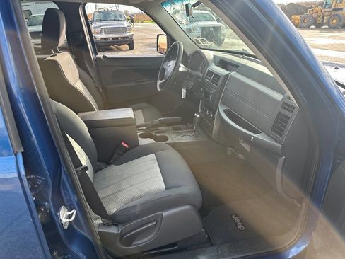Used 2009 Jeep Liberty Sport w/ Popular Equipment Group image 8