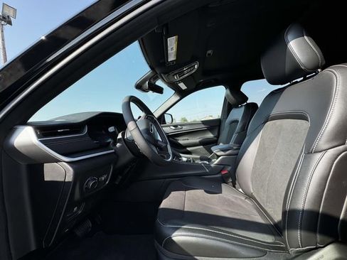 New 2025 Jeep Grand Cherokee L Altitude image 20