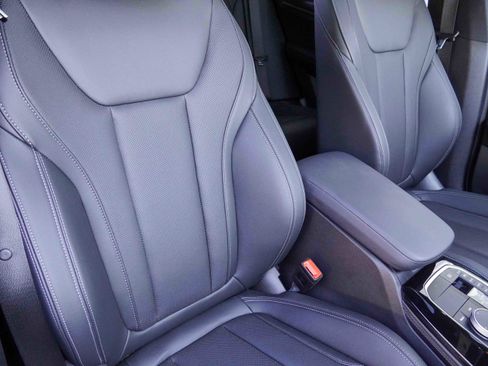 Used 2025 BMW X4 M40i image 13