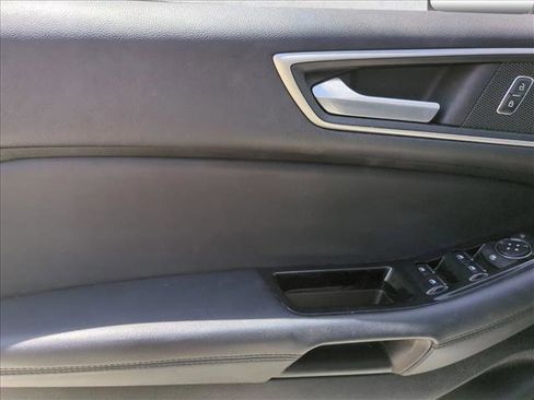 Used 2018 Ford Edge SEL w/ Equipment Group 201A FWD image 11