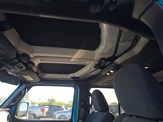 Used 2024 Jeep Wrangler Unlimited Sahara AWD/4WD image 16