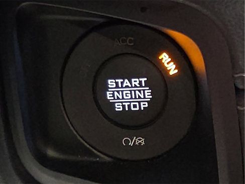 Used 2025 Jeep Wrangler Unlimited Rubicon image 19