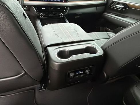 Used 2025 Chevrolet Tahoe High Country AWD/4WD image 21