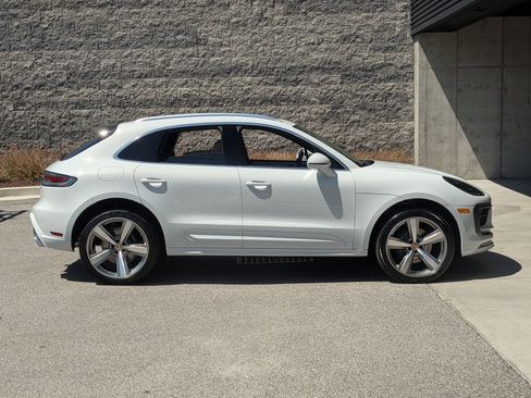 New 2026 Porsche Macan AWD/4WD image 8