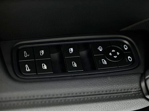 Certified 2025 Porsche Cayenne AWD/4WD image 22