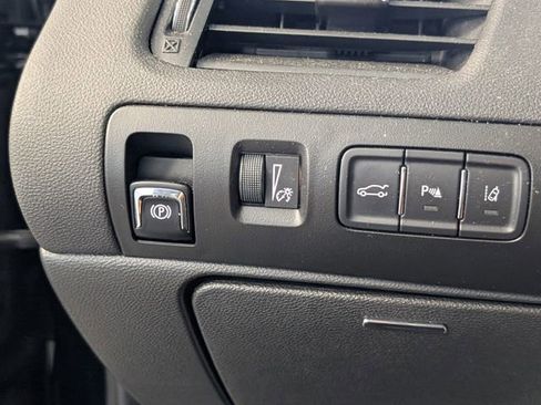 Used 2017 Chevrolet Impala LT FWD image 25