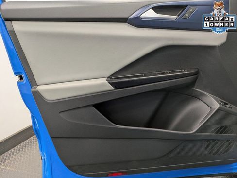 Used 2023 Volkswagen Taos SE w/ Panoramic Sunroof Package AWD/4WD image 9