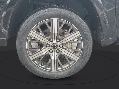 Used 2022 Toyota Tundra Capstone AWD/4WD image 9