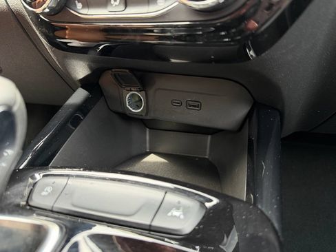 Used 2024 Chevrolet Trax LT w/ LT Convenience Package FWD image 22