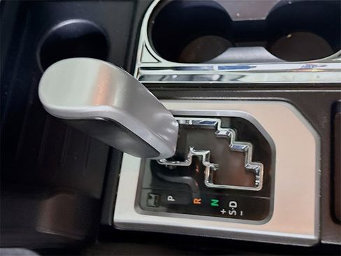 Used 2017 Toyota Tundra SR5 w/ SR5 Upgrade Package image 16