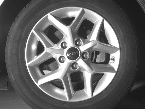 Used 2025 Kia Soul LX w/ LX Technology Package FWD image 13