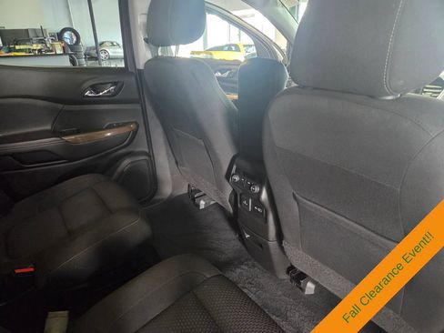 Used 2023 GMC Acadia SLE w/ Driver Convenience Package FWD image 16