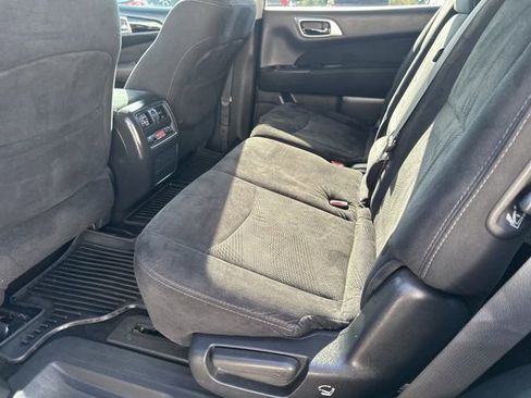 Used 2016 Nissan Pathfinder SV image 15