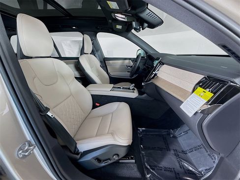 New 2026 Volvo XC90 T8 Plus w/ Protection Package Premier image 31