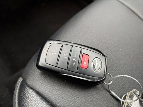 Used 2025 Toyota Highlander XSE AWD/4WD image 21