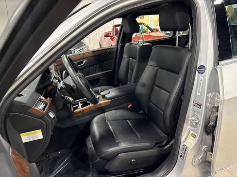 Used 2013 Mercedes-Benz E 350 4MATIC Sedan image 9