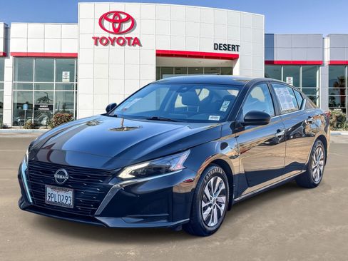 Used 2025 Nissan Altima 2.5 S FWD image 3