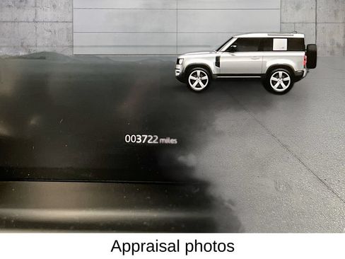 Used 2025 Land Rover Defender 90 X-Dynamic SE AWD/4WD image 13