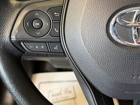 Used 2022 Toyota Corolla LE image 11